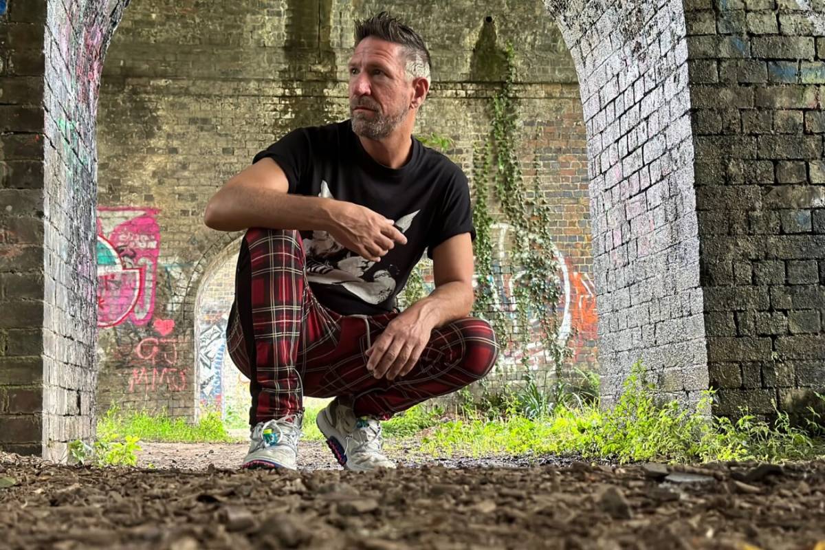 136987 Man low to ground, under a brick arch